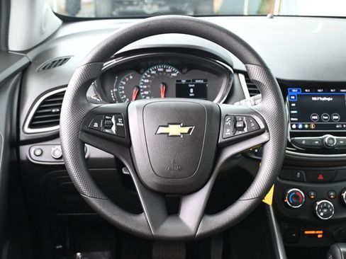 Used 2022 Chevrolet Trax LS w/ Tint and Cruise Package AWD/4WD image 11