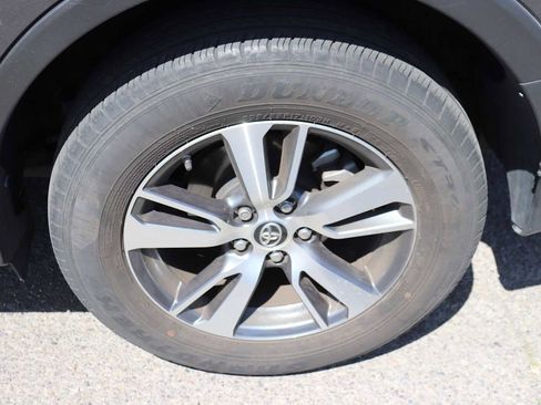 Used 2018 Toyota RAV4 XLE AWD/4WD image 9