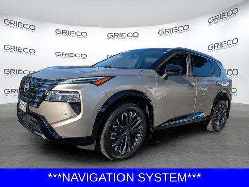 Certified 2024 Nissan Rogue Platinum w/ Platinum Premium Package FWD image 3