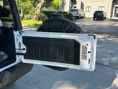 Used 2025 Jeep Wrangler Unlimited Sport AWD/4WD image 36