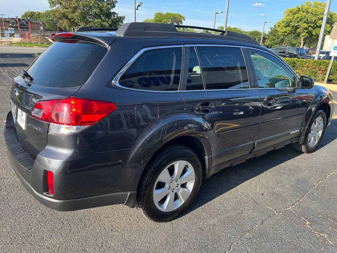 Used 2010 Subaru Outback 2.5i Premium AWD/4WD image 12