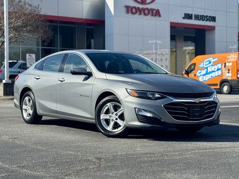 Used 2023 Chevrolet Malibu LT image 2
