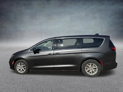 Used 2023 Chrysler Pacifica Touring-L FWD image 32