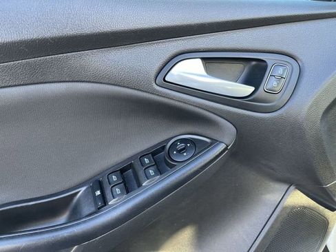 Used 2018 Ford Focus SE w/ Cold Weather Package image 17