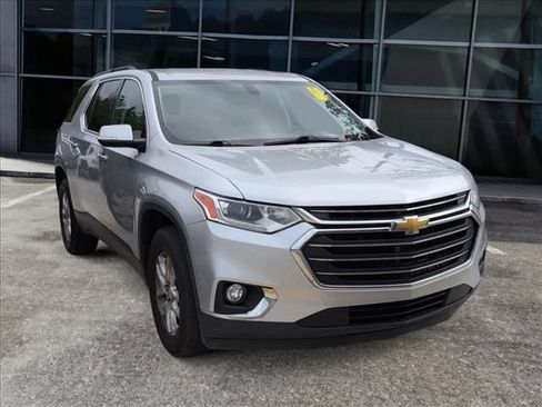 Used 2019 Chevrolet Traverse LT FWD image 2