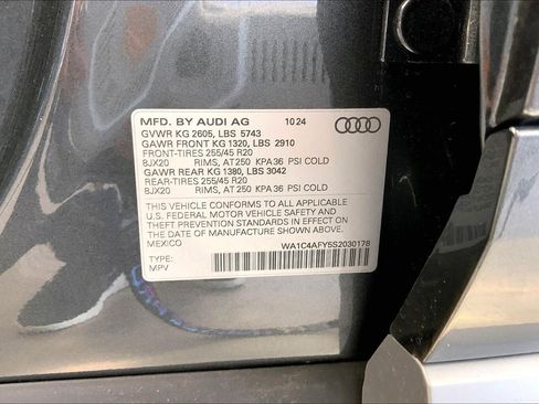 Used 2025 Audi SQ5 Prestige image 31