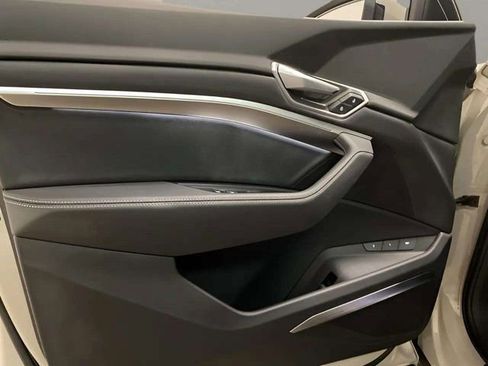 Used 2022 Audi e-tron Premium Plus w/ Premium Plus Package image 29