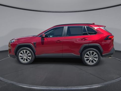 Used 2022 Toyota RAV4 XLE Premium FWD image 5