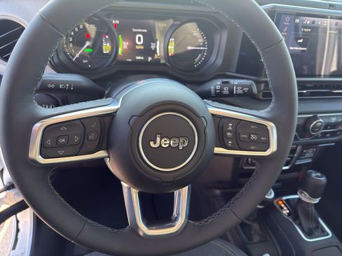 Used 2025 Jeep Wrangler Sahara w/ Safety Group AWD/4WD image 16