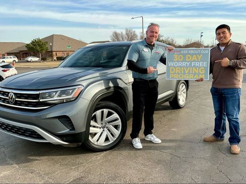 Used 2020 Volkswagen Atlas Cross Sport SE w/ Towing Package image 1