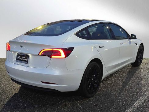 Used 2023 Tesla Model 3 Standard Range image 3