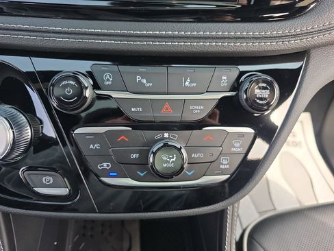 New 2026 Chrysler Pacifica Limited image 23