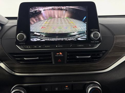 Used 2025 Nissan Altima 2.5 SV FWD image 19