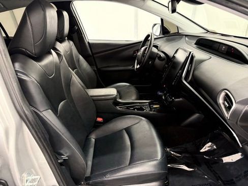 Used 2021 Toyota Prius Prime Limited w/ Carpet Mat Package (TMS) image 18
