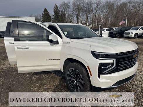 Used 2025 Chevrolet Suburban High Country image 27
