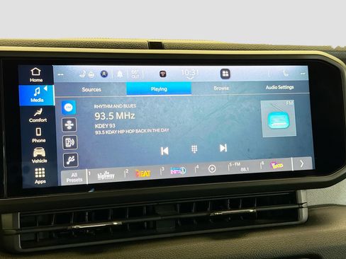 Used 2024 Jeep Wrangler Sport S image 9