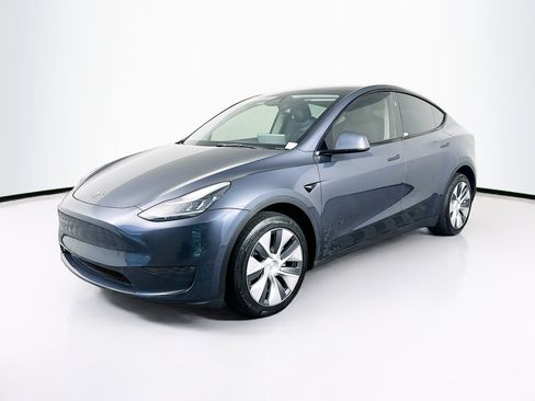 Used 2023 Tesla Model Y Long Range AWD/4WD image 3