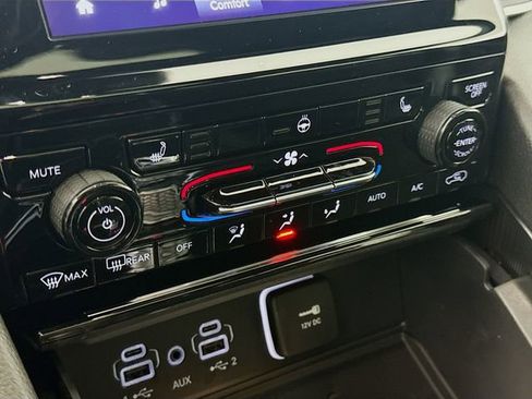 New 2025 Jeep Grand Cherokee L Laredo image 15