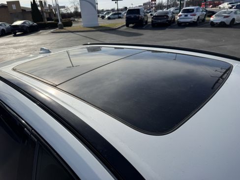 Used 2024 Volvo XC60 B5 Ultimate w/ Protection Package Premier image 18