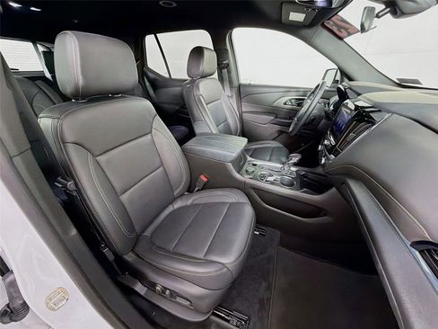 Used 2023 Chevrolet Traverse LT image 28