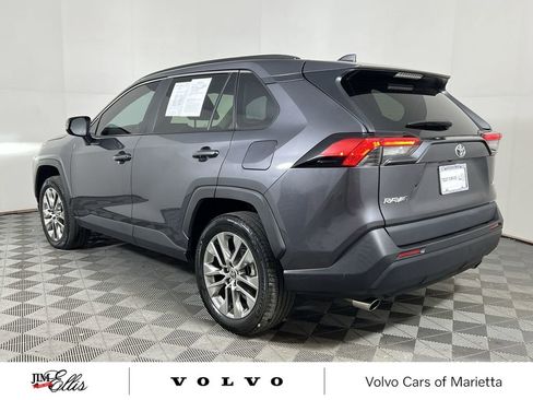 Used 2021 Toyota RAV4 XLE Premium image 7