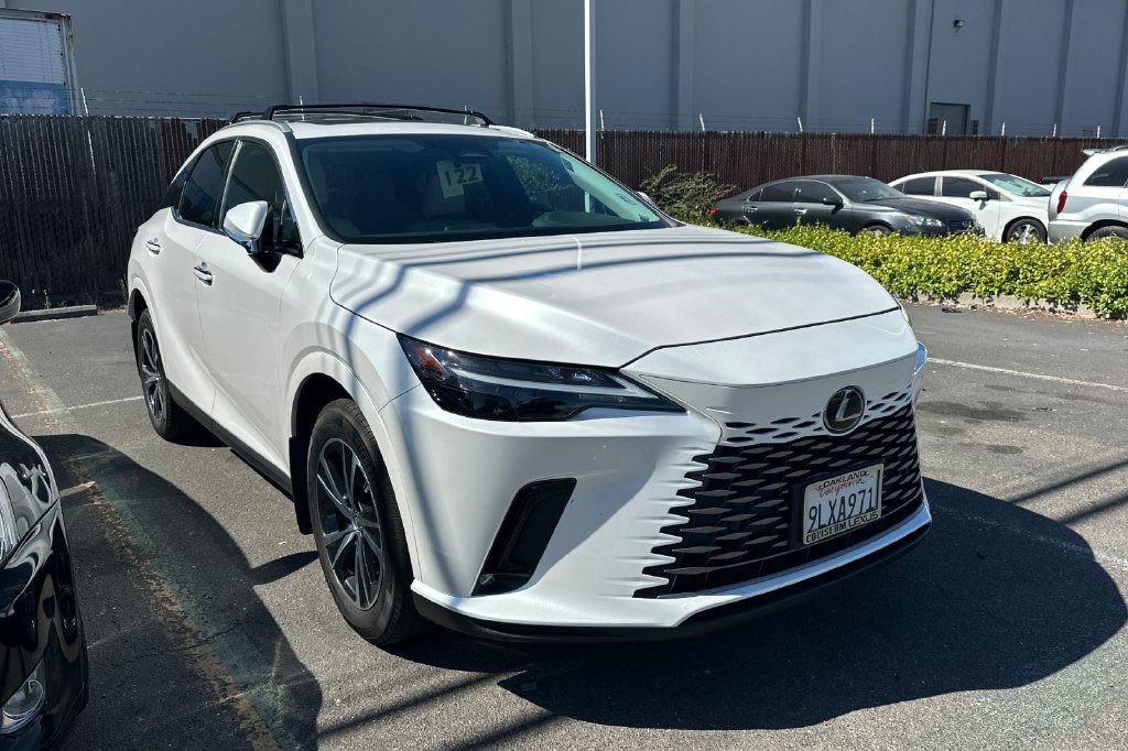 Used 2024 Lexus RX 350 FWD w/ Technology Package image 2