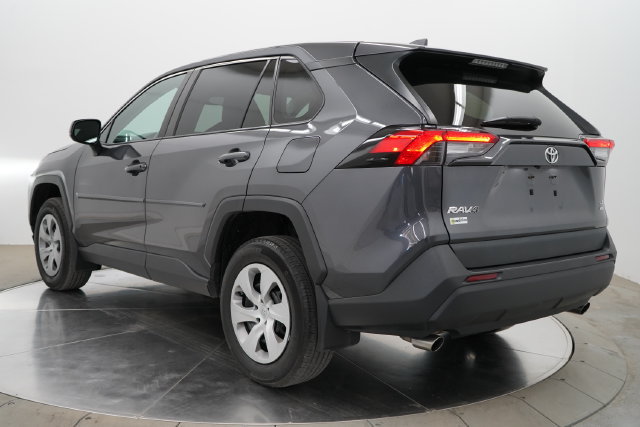 Used 2022 Toyota RAV4 LE AWD/4WD image 5