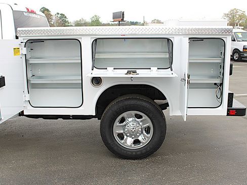 Used 2026 RAM 3500 Tradesman w/ Chrome Appearance Group A AWD/4WD image 9