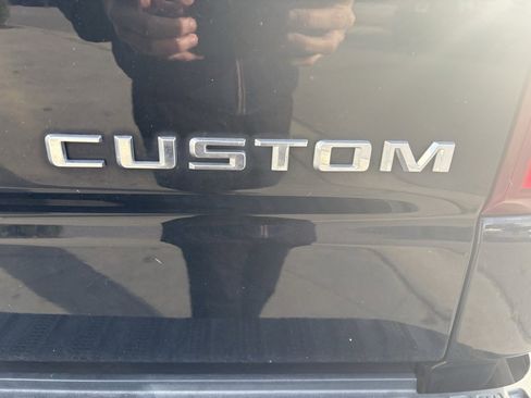 Used 2020 Chevrolet Silverado 1500 Custom w/ Custom Value Package image 11