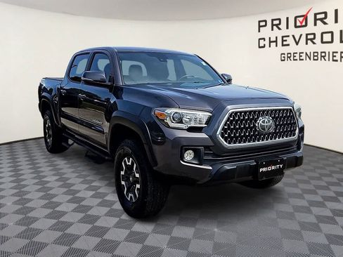 Used 2018 Toyota Tacoma TRD Off-Road AWD/4WD image 2