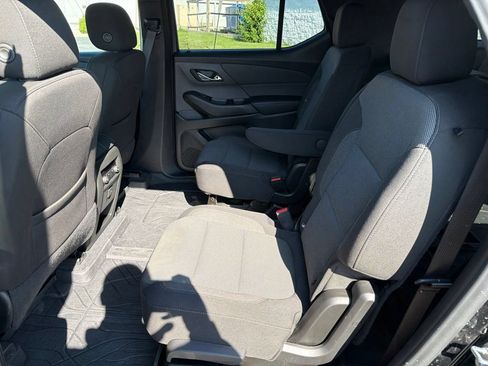 Used 2024 Chevrolet Traverse LT FWD image 16