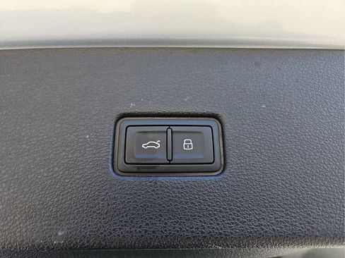 Certified 2025 Audi Q8 Premium AWD/4WD image 35
