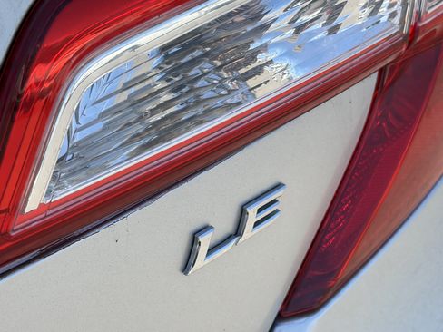 Used 2012 Toyota Camry LE FWD image 5