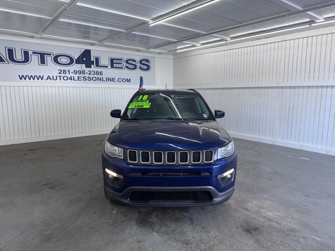 Used 2018 Jeep Compass Latitude w/ Safe & Security Group FWD image 2