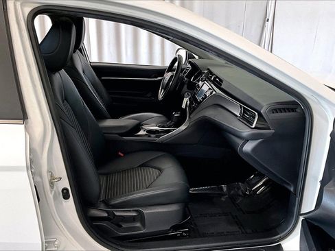 Used 2019 Toyota Camry SE image 6
