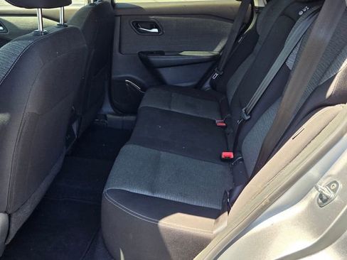 Used 2023 Nissan Rogue SV image 11