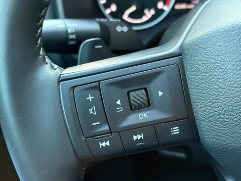 Used 2025 Nissan Rogue SV w/ SV Premium Package image 10