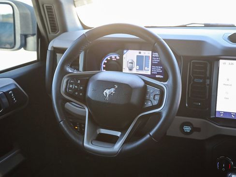 Used 2022 Ford Bronco Wildtrak image 15