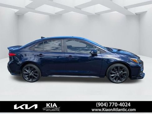 Used 2023 Toyota Corolla SE FWD image 2
