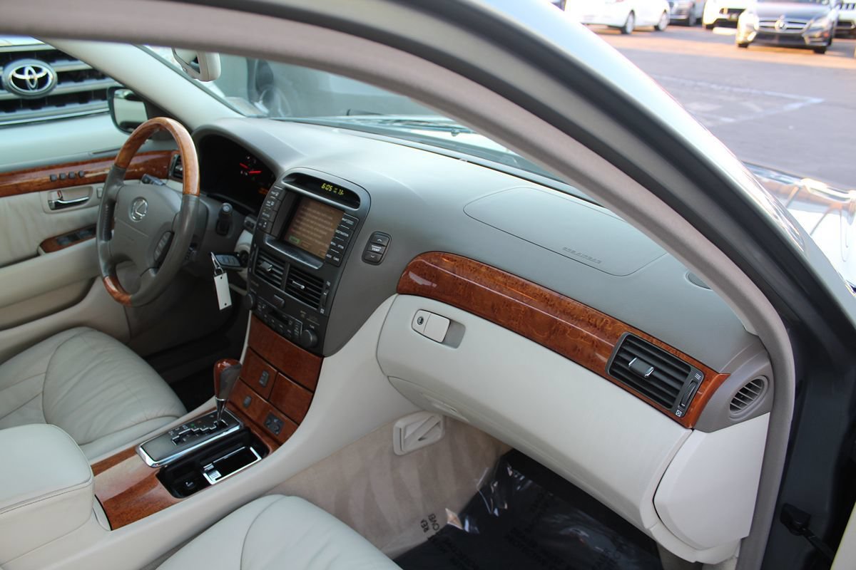 Used 2002 Lexus LS 430 w/ Navigation/Mark Levinson Pkg RWD image 19