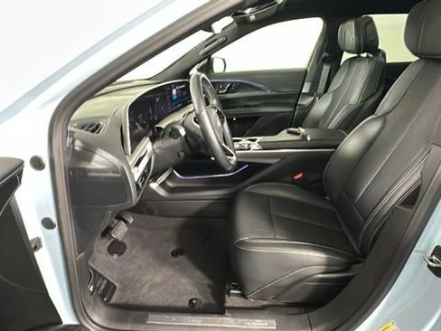 Used 2024 Cadillac Lyriq Luxury AWD/4WD image 11