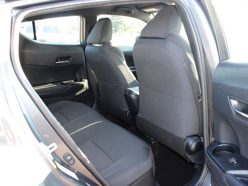 Used 2018 Toyota C-HR XLE FWD image 14