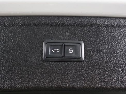 Used 2022 Audi Q5 2.0T Premium Plus w/ Premium Plus Package AWD/4WD image 21