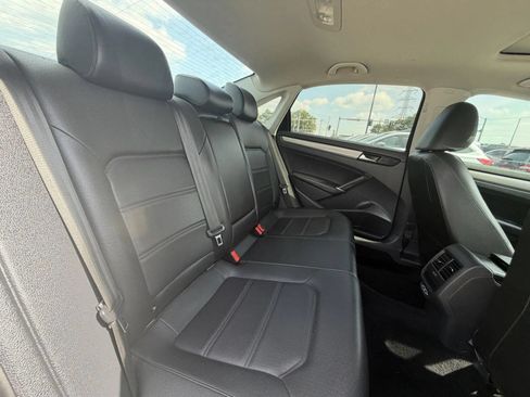 Used 2022 Volkswagen Passat 2.0T SE FWD image 16