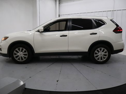 Used 2020 Nissan Rogue S image 9