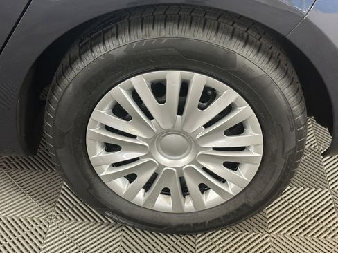 Used 2012 Volkswagen Golf 4-Door image 14