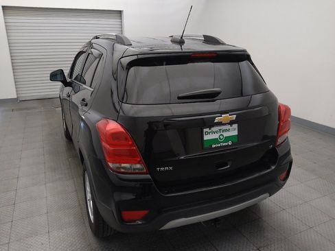 Used 2020 Chevrolet Trax LT w/ LT Convenience Package FWD image 6