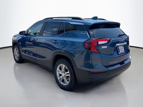 Used 2024 GMC Terrain SLE w/ Driver Convenience Package FWD image 5