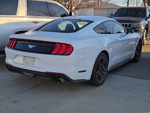 Used 2020 Ford Mustang Premium image 4