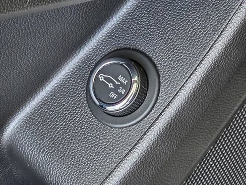 Used 2020 Chevrolet Traverse LT AWD/4WD image 33